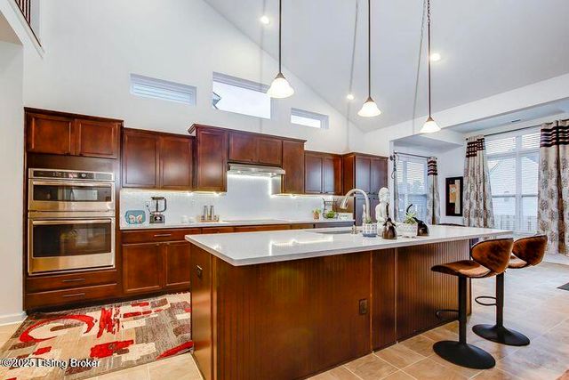 16982 Green Crest Ln, Louisville, KY 40245