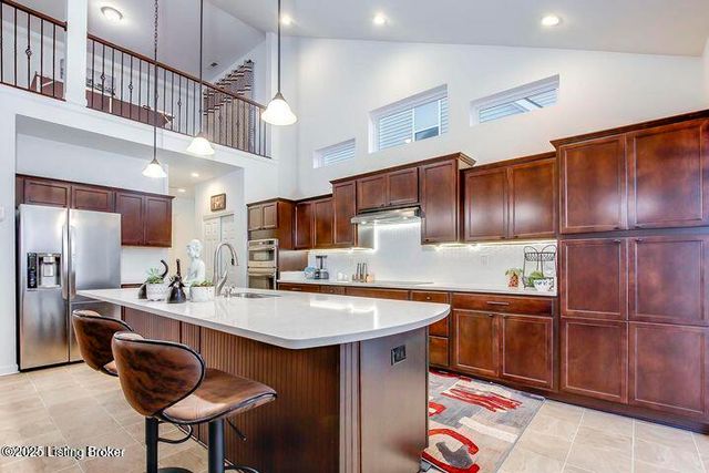 16982 Green Crest Ln, Louisville, KY 40245