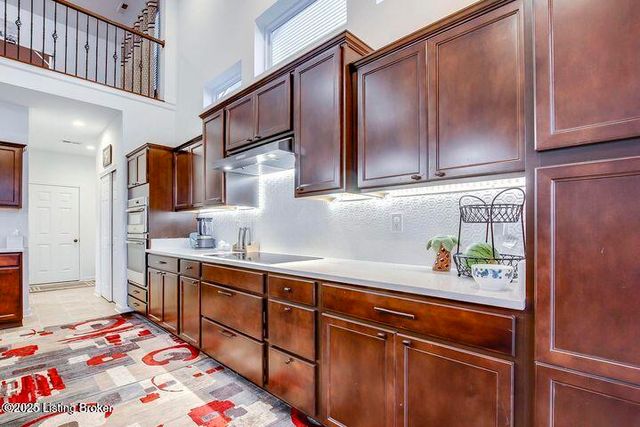 16982 Green Crest Ln, Louisville, KY 40245