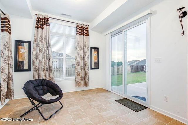 16982 Green Crest Ln, Louisville, KY 40245