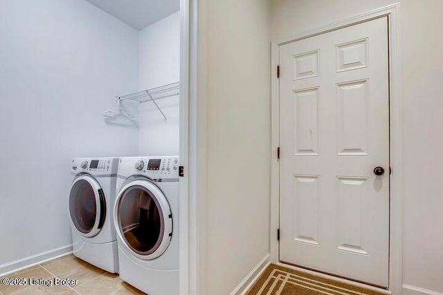 16982 Green Crest Ln, Louisville, KY 40245