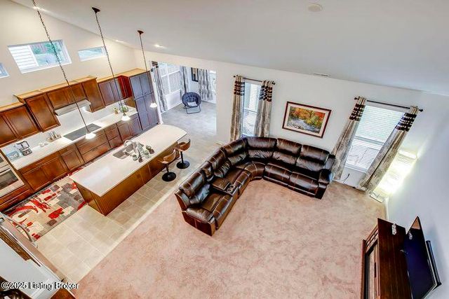 16982 Green Crest Ln, Louisville, KY 40245