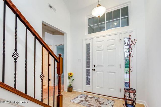 16982 Green Crest Ln, Louisville, KY 40245