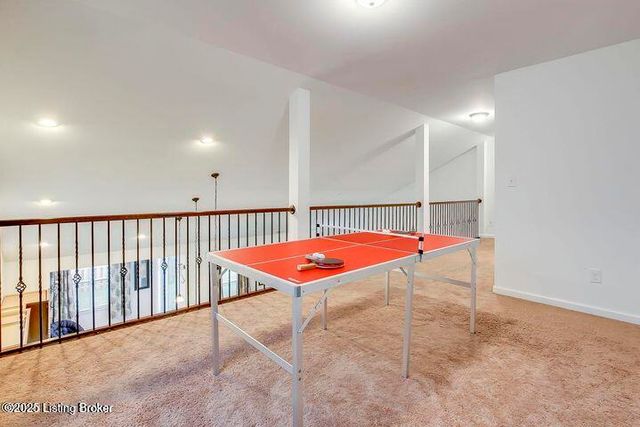 16982 Green Crest Ln, Louisville, KY 40245