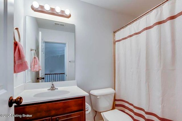 16982 Green Crest Ln, Louisville, KY 40245