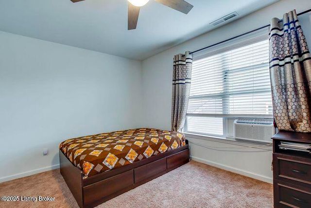 16982 Green Crest Ln, Louisville, KY 40245