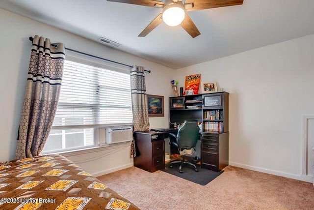 16982 Green Crest Ln, Louisville, KY 40245