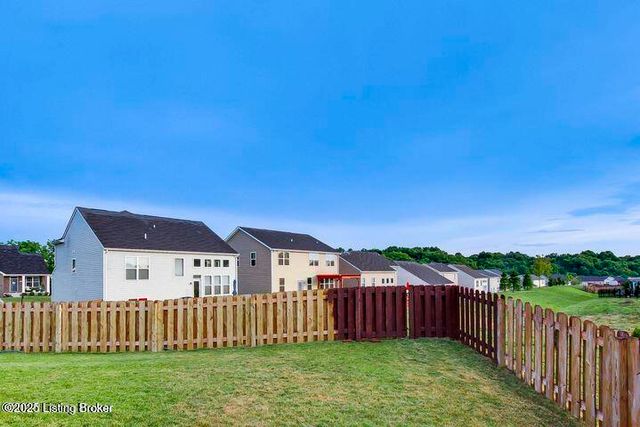 16982 Green Crest Ln, Louisville, KY 40245
