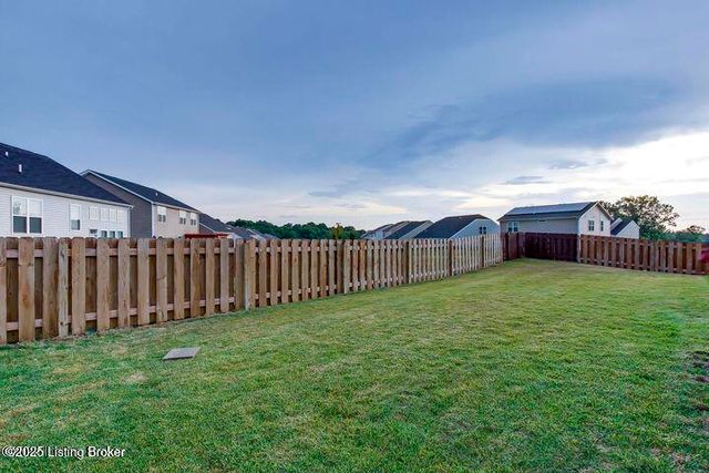 16982 Green Crest Ln, Louisville, KY 40245