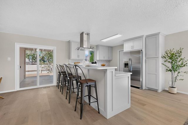 9313 Las Calabazillas Road NE, Albuquerque, NM 87111