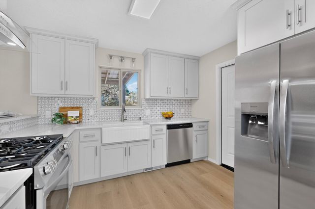 9313 Las Calabazillas Road NE, Albuquerque, NM 87111