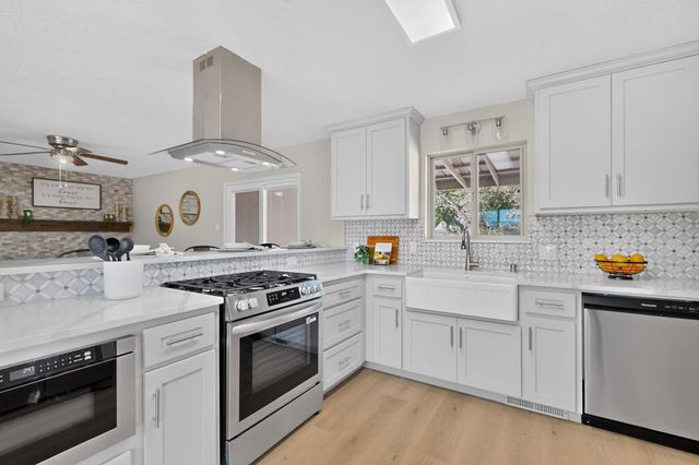 9313 Las Calabazillas Road NE, Albuquerque, NM 87111