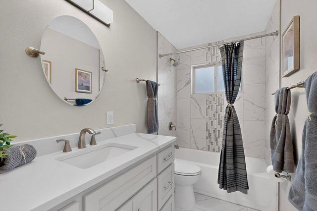 9313 Las Calabazillas Road NE, Albuquerque, NM 87111