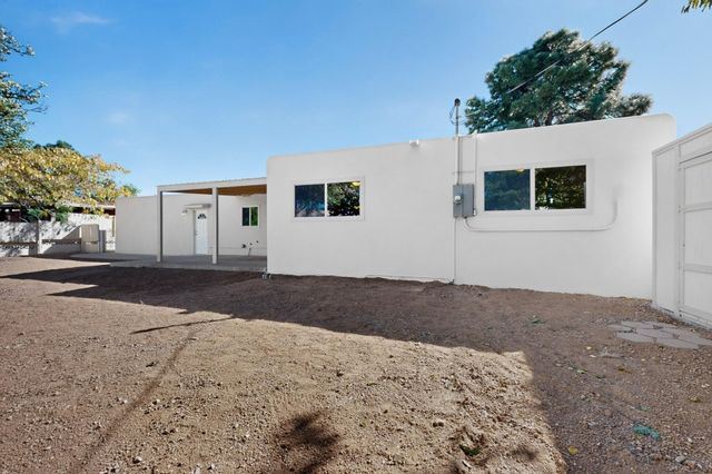 9313 Las Calabazillas Road NE, Albuquerque, NM 87111