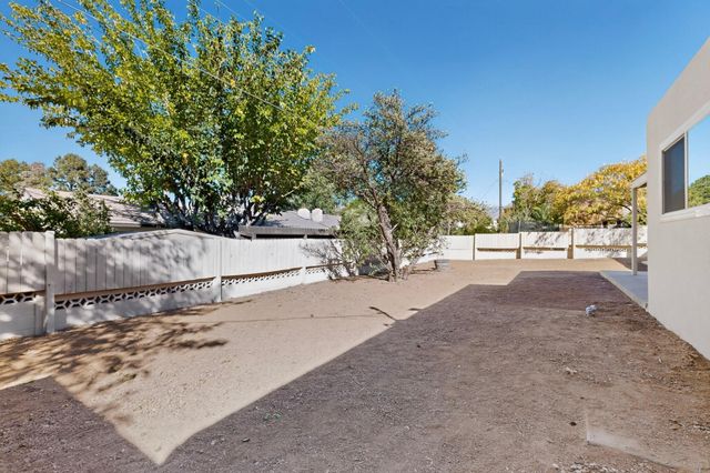 9313 Las Calabazillas Road NE, Albuquerque, NM 87111