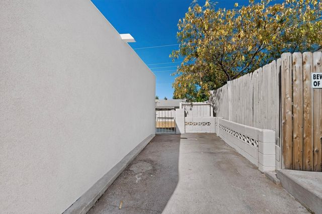 9313 Las Calabazillas Road NE, Albuquerque, NM 87111