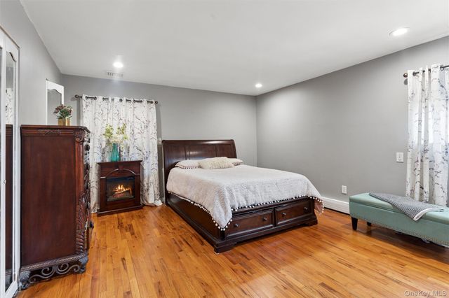 2701 S Seamans Neck Road, Seaford, NY 11783