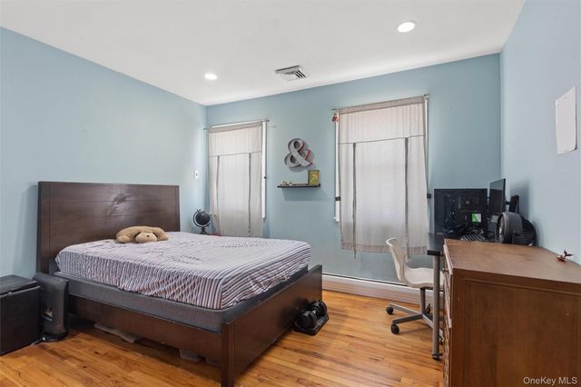 2701 S Seamans Neck Road, Seaford, NY 11783