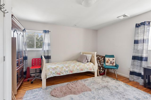 2701 S Seamans Neck Road, Seaford, NY 11783