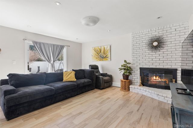 2701 S Seamans Neck Road, Seaford, NY 11783