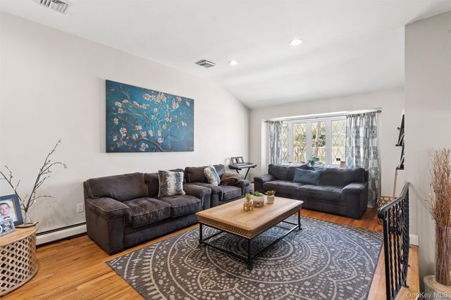 2701 S Seamans Neck Road, Seaford, NY 11783