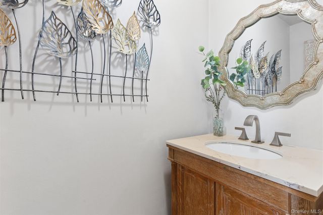 2701 S Seamans Neck Road, Seaford, NY 11783