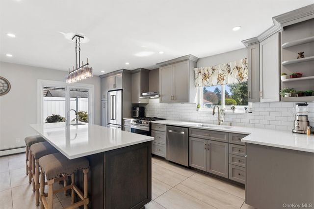 2701 S Seamans Neck Road, Seaford, NY 11783