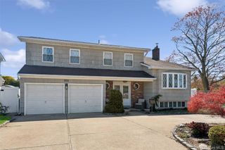 2701 S Seamans Neck Road, Seaford, NY 11783