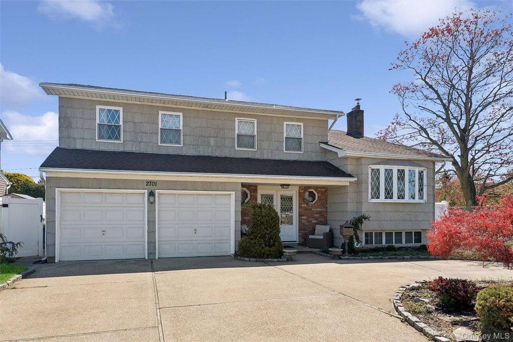 2701 S Seamans Neck Road, Seaford, NY 11783