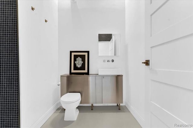 6533 E Jefferso Avenue 703, Detroit, MI 48207