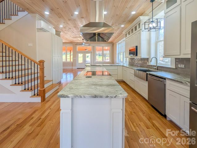 7854 E US Highway 19E None, Burnsville, NC 28714