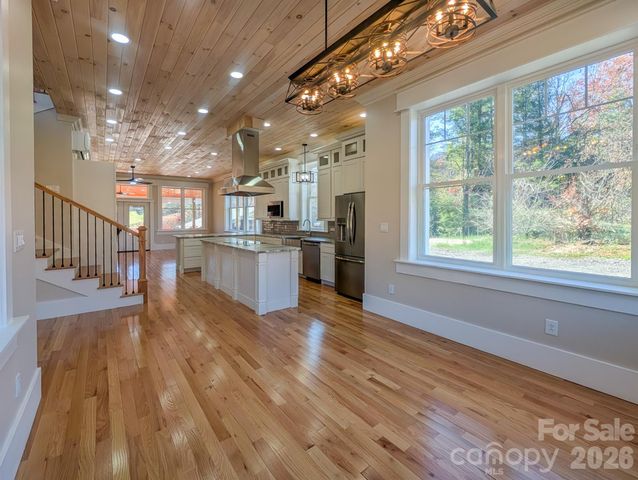 7854 E US Highway 19E None, Burnsville, NC 28714