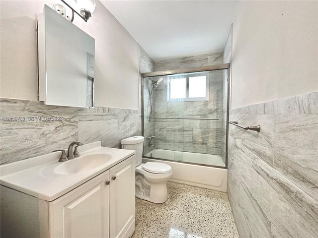 10303 NW 35th Pl, Miami, FL 33147