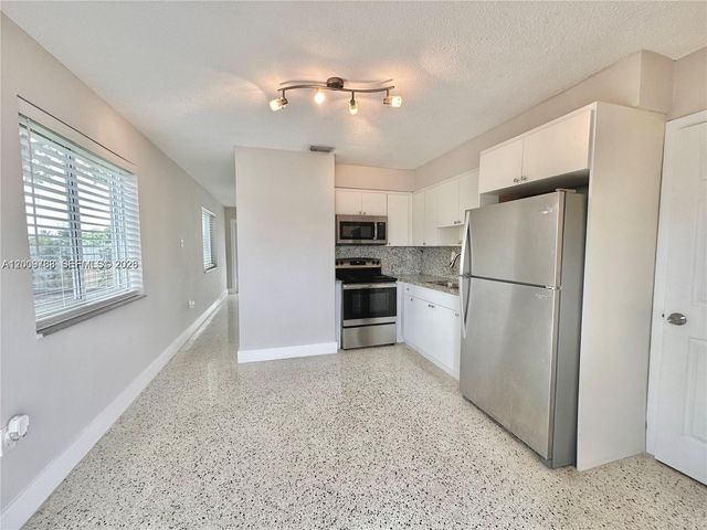 10303 NW 35th Pl, Miami, FL 33147