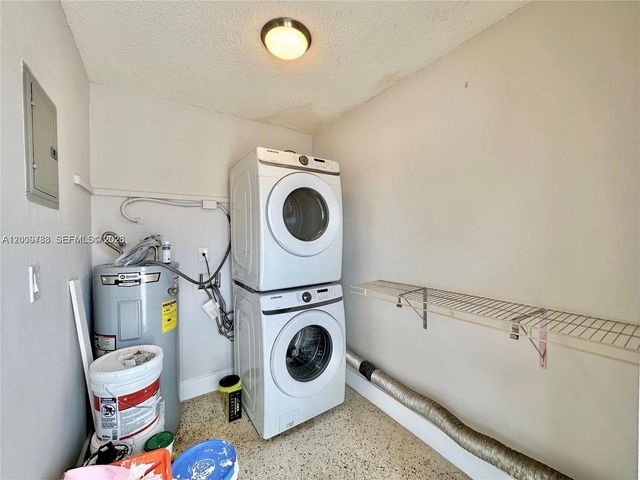 10303 NW 35th Pl, Miami, FL 33147