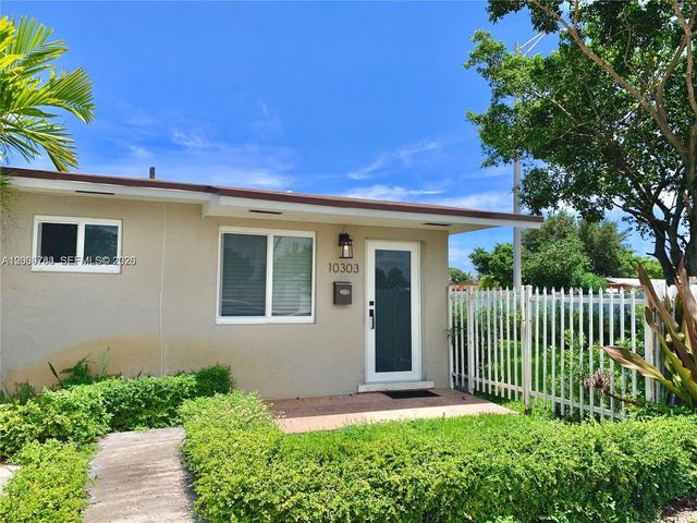 10303 NW 35th Pl, Miami, FL 33147