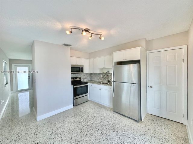 10303 NW 35th Pl, Miami, FL 33147