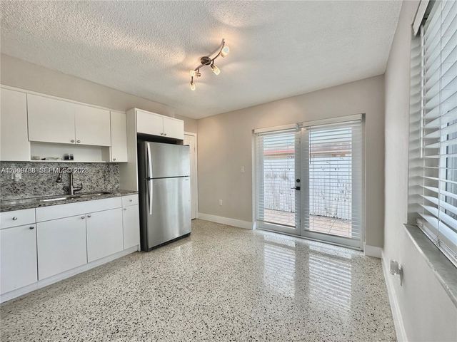 10303 NW 35th Pl, Miami, FL 33147