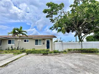 10303 NW 35th Pl, Miami, FL 33147