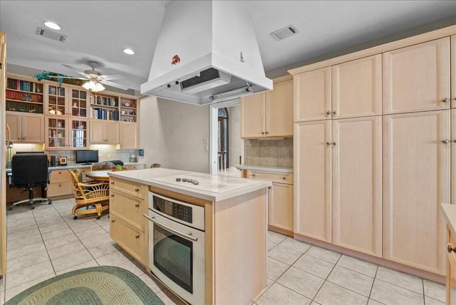 7105 Broadway Street, Galveston, TX 77554