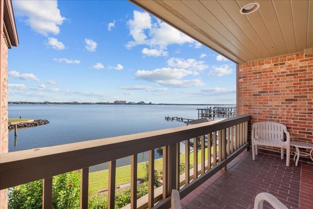 7105 Broadway Street, Galveston, TX 77554