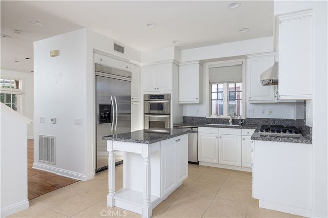 2500 Bungalow Place, Corona Del Mar, CA 92625