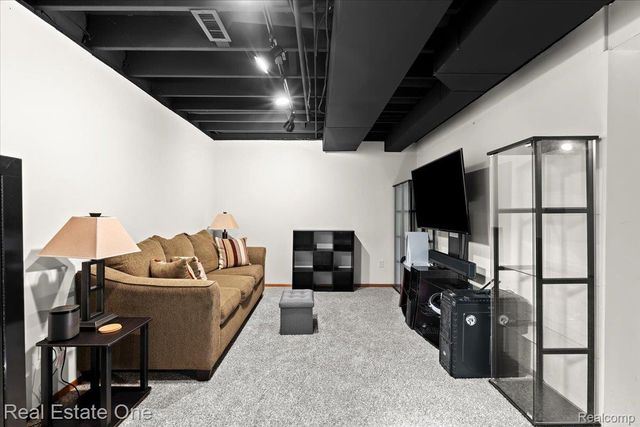 10090 Heatherway Drive, Pinckney Village, MI 48169