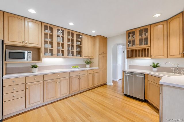 230 W Islip Road, West Islip, NY 11795