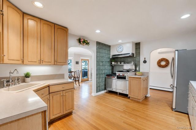 230 W Islip Road, West Islip, NY 11795