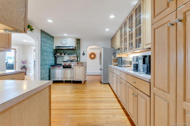230 W Islip Road, West Islip, NY 11795