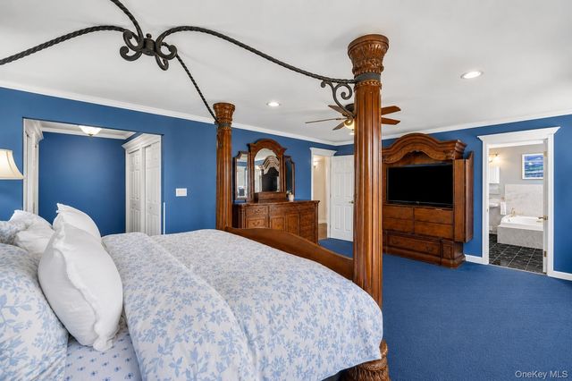 230 W Islip Road, West Islip, NY 11795