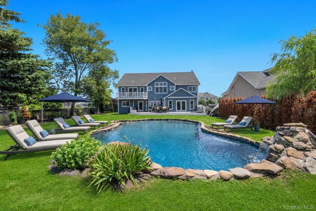 230 W Islip Road, West Islip, NY 11795