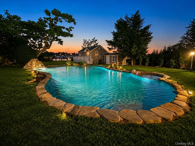 230 W Islip Road, West Islip, NY 11795