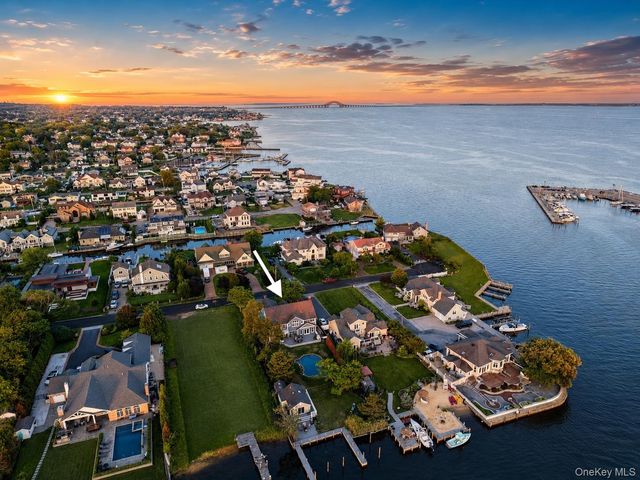 230 W Islip Road, West Islip, NY 11795